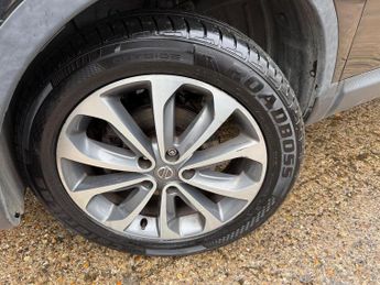 Nissan Qashqai 2.0 Tekna Hatchback 5dr Petrol CVT 4WD (Nav) (198 g/km, 139 bhp)