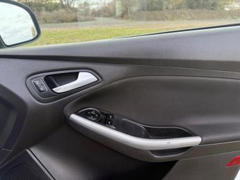 Ford Focus 1.0T EcoBoost Zetec Auto Euro 6 (s/s) 5dr