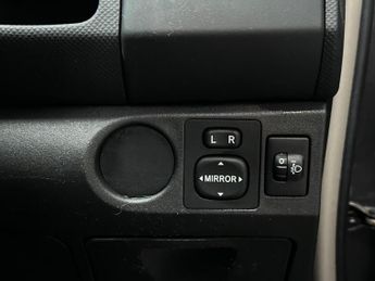 Toyota Yaris 1.33 Dual VVT-i TR MultiMode Euro 4 (s/s) 5dr