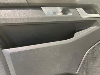 Volkswagen Transporter Shuttle 2.0 TDI BlueMotion Tech SE DSG FWD LWB Euro 6 (s/s) 5dr