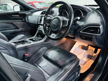Jaguar XE 2.0d R-Sport Auto Euro 6 (s/s) 4dr