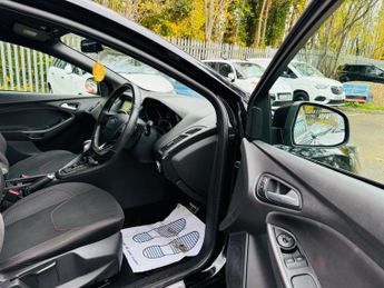 Ford Focus 1.0T EcoBoost ST-Line Auto Euro 6 (s/s) 5dr