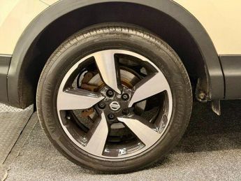 Nissan Qashqai 1.6 dCi N-Connecta XTRON 2WD Euro 6 (s/s) 5dr