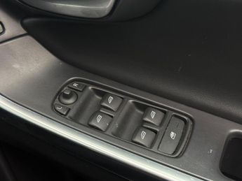 Volvo XC60 2.4 D5 R-Design Nav Geartronic AWD Euro 5 5dr