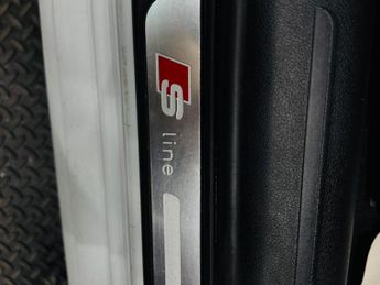 Audi A4 2.0 TDI S line S Tronic quattro Euro 5 (s/s) 4dr