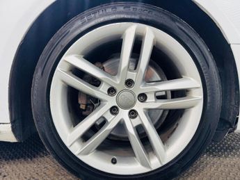 Audi A4 2.0 TDI S line S Tronic quattro Euro 5 (s/s) 4dr