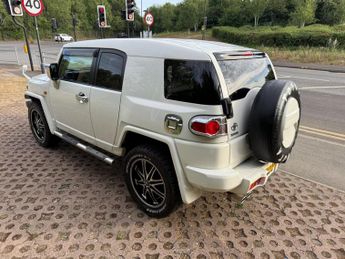 Toyota FJ Cruiser V6 4.0 petrol automatic