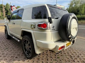 Toyota FJ Cruiser V6 4.0 petrol automatic