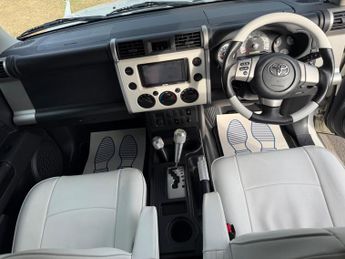Toyota FJ Cruiser V6 4.0 petrol automatic