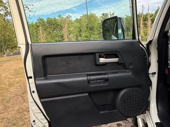 Toyota FJ Cruiser V6 4.0 petrol automatic