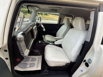 Toyota FJ Cruiser V6 4.0 petrol automatic