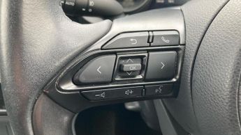 Toyota Yaris 1.5 VVT-h Design E-CVT Euro 6 (s/s) 5dr