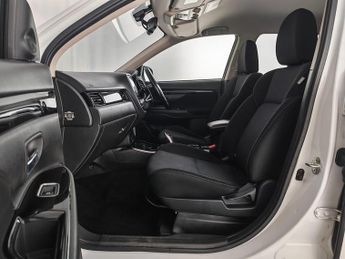 Mitsubishi Outlander 2.4h TwinMotor 13.8kWh Design CVT 4WD Euro 6 (s/s) 5dr