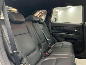 Mitsubishi Outlander 2.4h TwinMotor 13.8kWh 4hs CVT 4WD Euro 6 (s/s) 5dr