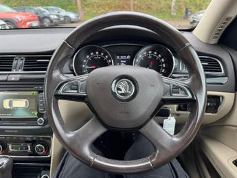 Skoda Superb 2.0 TDI Elegance DSG 4WD Euro 5 (s/s) 5dr