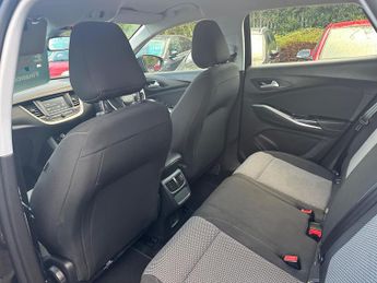 Vauxhall Grandland X 1.2 Turbo SE Auto Euro 6 (s/s) 5dr