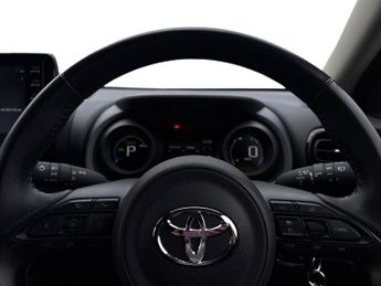 Toyota Yaris 1.5 VVT-h Design Hatchback 5dr Petrol Hybrid E-CVT Euro 6 (s/s) 
