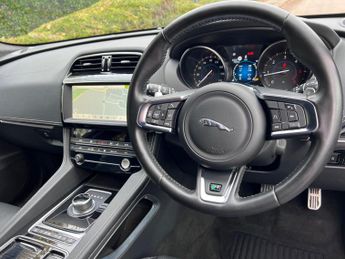 Jaguar F-PACE 2.0 D180 R-Sport Auto AWD Euro 6 (s/s) 5dr