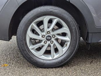 Hyundai TUCSON 2.0 CRDi SE Nav Auto 4WD Euro 6 5dr