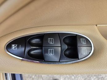 Mercedes-Benz CLS 5.5 CLS500 Coupe 7G-Tronic 4dr