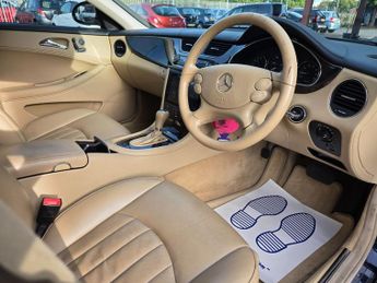 Mercedes-Benz CLS 5.5 CLS500 Coupe 7G-Tronic 4dr