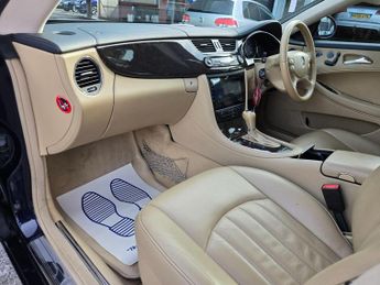Mercedes-Benz CLS 5.5 CLS500 Coupe 7G-Tronic 4dr