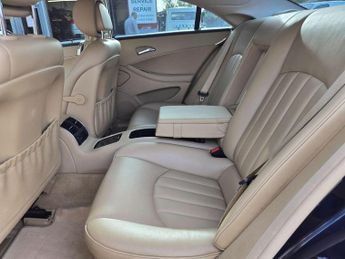 Mercedes-Benz CLS 5.5 CLS500 Coupe 7G-Tronic 4dr