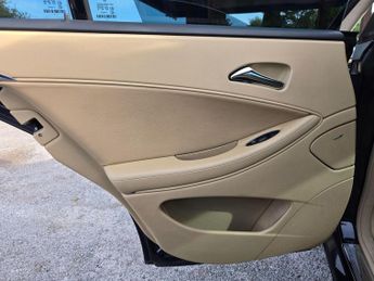 Mercedes-Benz CLS 5.5 CLS500 Coupe 7G-Tronic 4dr