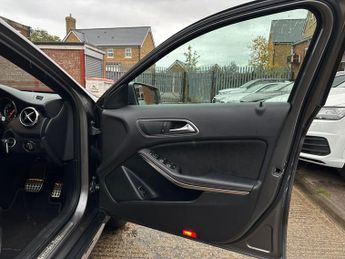 Mercedes-Benz GLA 2.1 GLA200d AMG Line 7G-DCT 4MATIC Euro 6 (s/s) 5dr