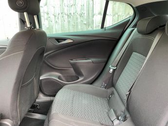 Vauxhall Astra 1.6 CDTi BlueInjection SRi Nav Auto Euro 6 (s/s) 5dr