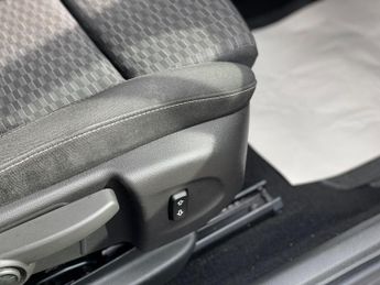 Vauxhall Astra 1.6 CDTi BlueInjection SRi Nav Auto Euro 6 (s/s) 5dr