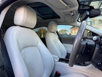 Jaguar XE 2.0d Portfolio Auto Euro 6 (s/s) 4dr