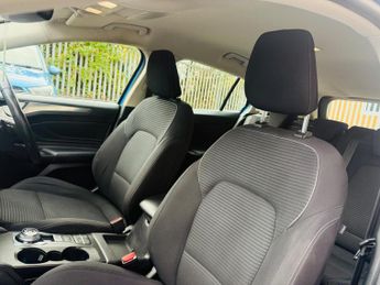 Ford Focus 1.0T EcoBoost Titanium Auto Euro 6 (s/s) 5dr