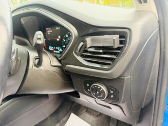 Ford Focus 1.0T EcoBoost Titanium Auto Euro 6 (s/s) 5dr