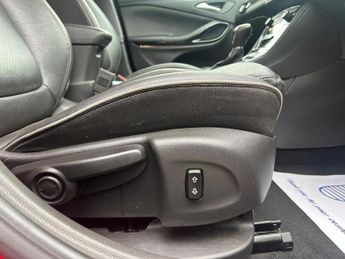 Vauxhall Astra 1.6 CDTi BlueInjection Elite Nav Auto Euro 6 5dr