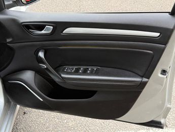 Renault Megane 1.3 TCe Iconic Sport Tourer EDC Euro 6 (s/s) 5dr