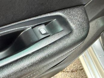 Renault Megane 1.3 TCe Iconic Sport Tourer EDC Euro 6 (s/s) 5dr