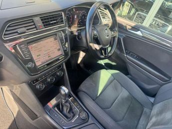 VOLKSWAGEN TIGUAN 2.0 TSI BlueMotion Tech SEL SUV 5dr Petrol DSG 4Motion Euro 6 (s