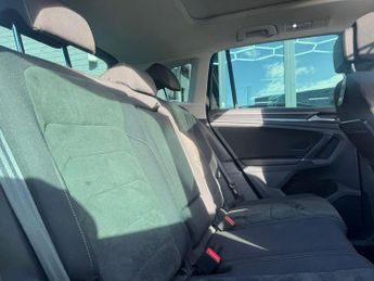 VOLKSWAGEN TIGUAN 2.0 TSI BlueMotion Tech SEL SUV 5dr Petrol DSG 4Motion Euro 6 (s