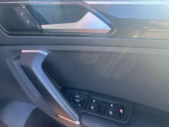 VOLKSWAGEN TIGUAN 2.0 TSI BlueMotion Tech SEL SUV 5dr Petrol DSG 4Motion Euro 6 (s