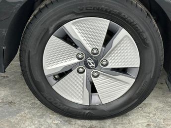 Hyundai IONIQ 1.6 h-GDi Premium DCT Euro 6 (s/s) 5dr