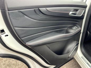 MG MG HS 1.5 T-GDI 16.6kWh Exclusive Auto Euro 6 (s/s) 5dr