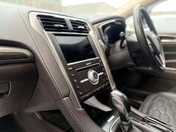 Ford Mondeo 2.0 TiVCT Vignale CVT 6Spd Euro 6 (s/s) 5dr