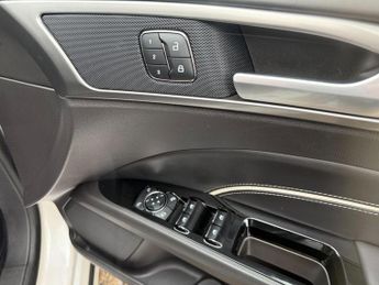 Ford Mondeo 2.0 TiVCT Vignale CVT 6Spd Euro 6 (s/s) 5dr