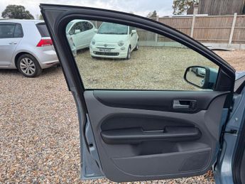 Ford Focus 1.6 Zetec 5dr