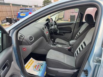 Ford Focus 1.6 Zetec 5dr