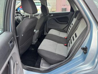 Ford Focus 1.6 Zetec 5dr