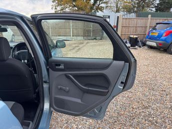 Ford Focus 1.6 Zetec 5dr