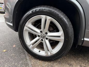 Volkswagen Tiguan 2.0 TDI BlueMotion Tech R-Line DSG 4WD Euro 5 (s/s) 5dr