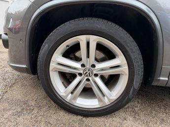 Volkswagen Tiguan 2.0 TDI BlueMotion Tech R-Line DSG 4WD Euro 5 (s/s) 5dr